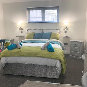 Deluxe Double Room Shower